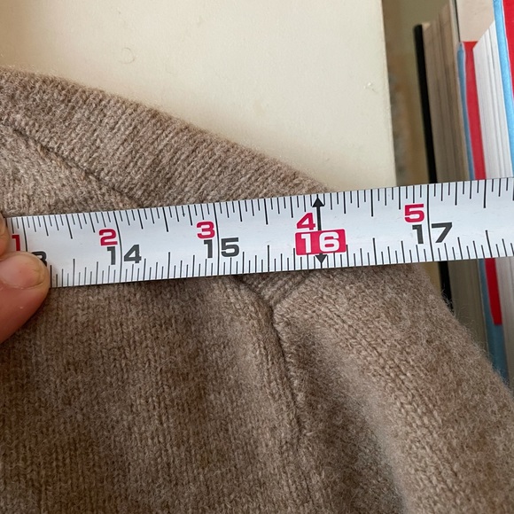 Uniqlo 100% Wool turtleneck - Picture 8 of 10